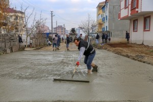 Beton Yol Yapım Çalışmaları Devam Ediyor